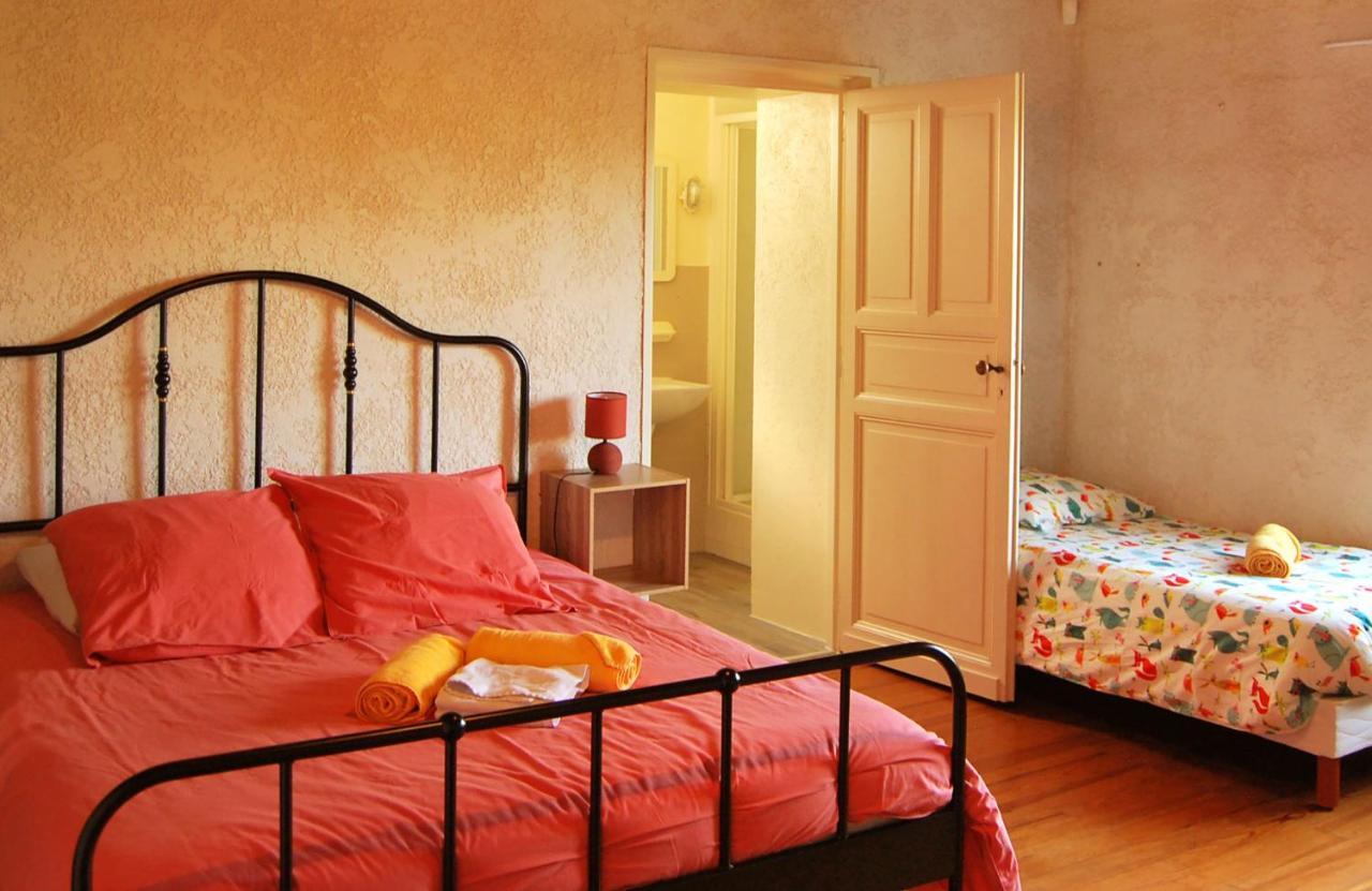 Logis De Chenac - Chambres Et Table D'Hotes Chenac Saint Seurin d'Uzet Ngoại thất bức ảnh